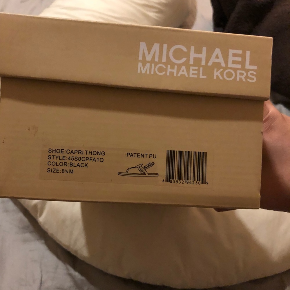 Michael Kors Capri Thong - Picture 4 of 6